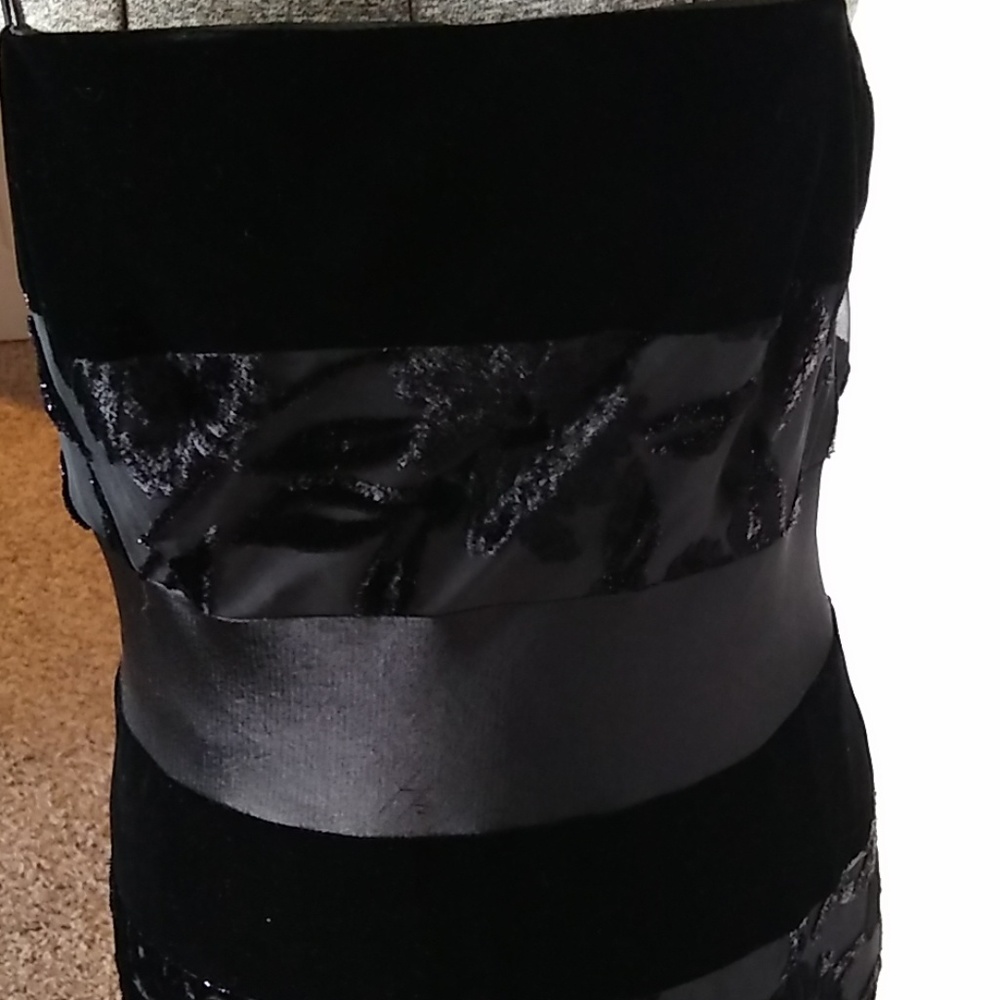 Dress - Picture 4 of 7